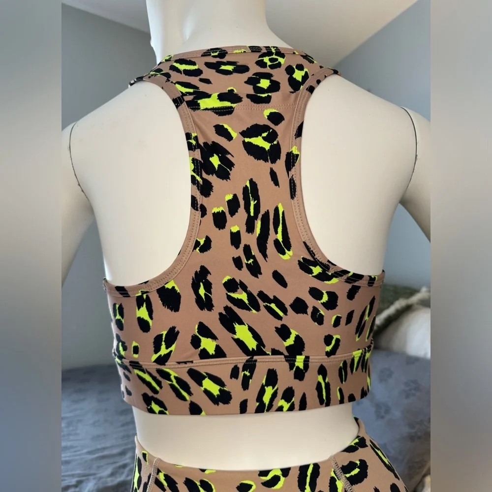 Fabletics leopard outfit. Bottoms xs and top is medium. Sold as set. - Picture 6 of 11